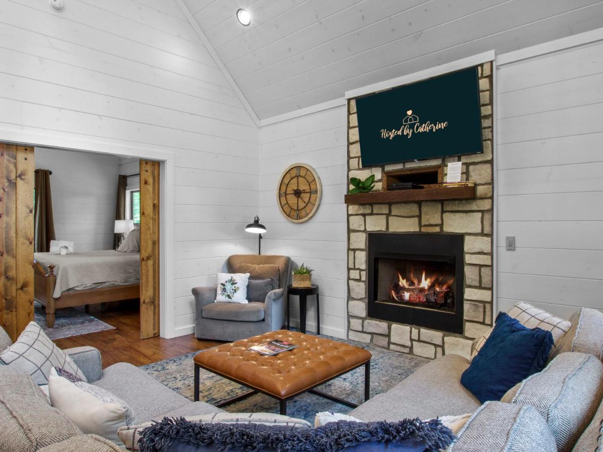 Stunning Luxury Cabin W Hot Tub And Fire Pit Holy Shiplap Is Perfect Romantic Couples Getaway بروكن بو المظهر الخارجي الصورة