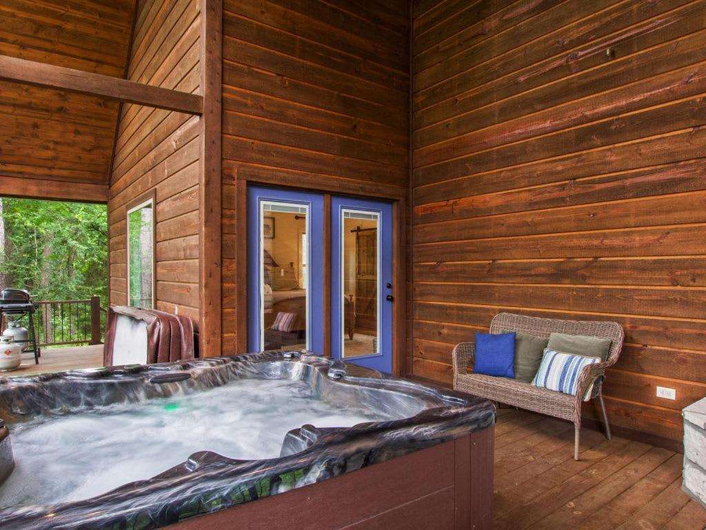 Stunning Luxury Cabin W Hot Tub And Fire Pit Holy Shiplap Is Perfect Romantic Couples Getaway بروكن بو المظهر الخارجي الصورة